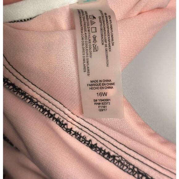 Raisins Curve Trendy Plus Size Tortuga One-Piece Black Floral Size 16w - Picture 7 of 8